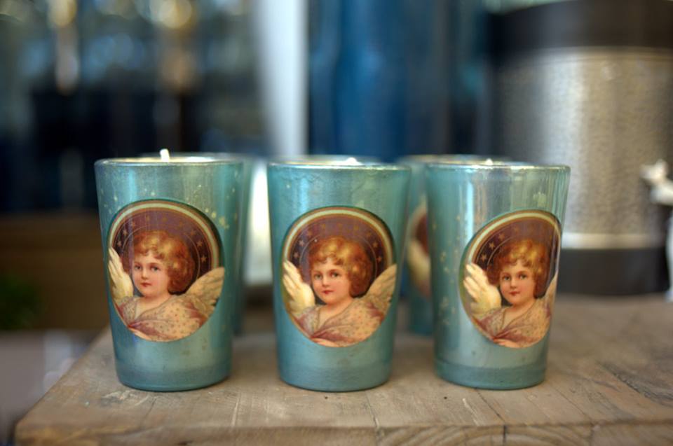 Office Plant Blog_ pastelowe święta na różowo pastelowe dodatki bożonarodzeniowe