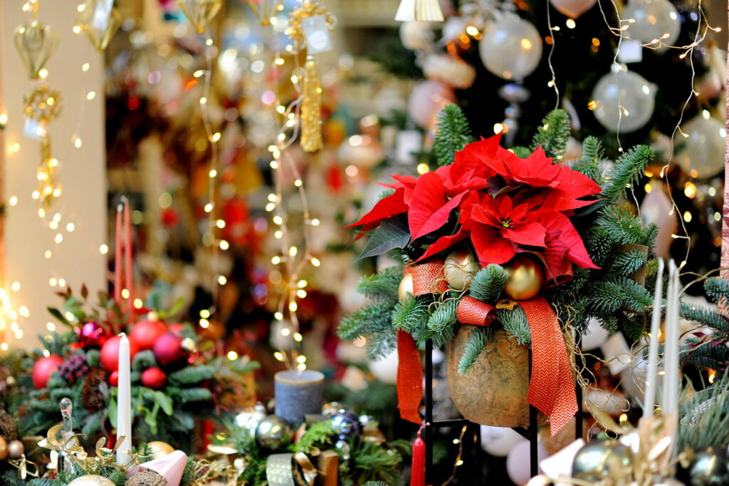 Aranżacja biura na Boże Narodzenie: stroiki i ozdoby